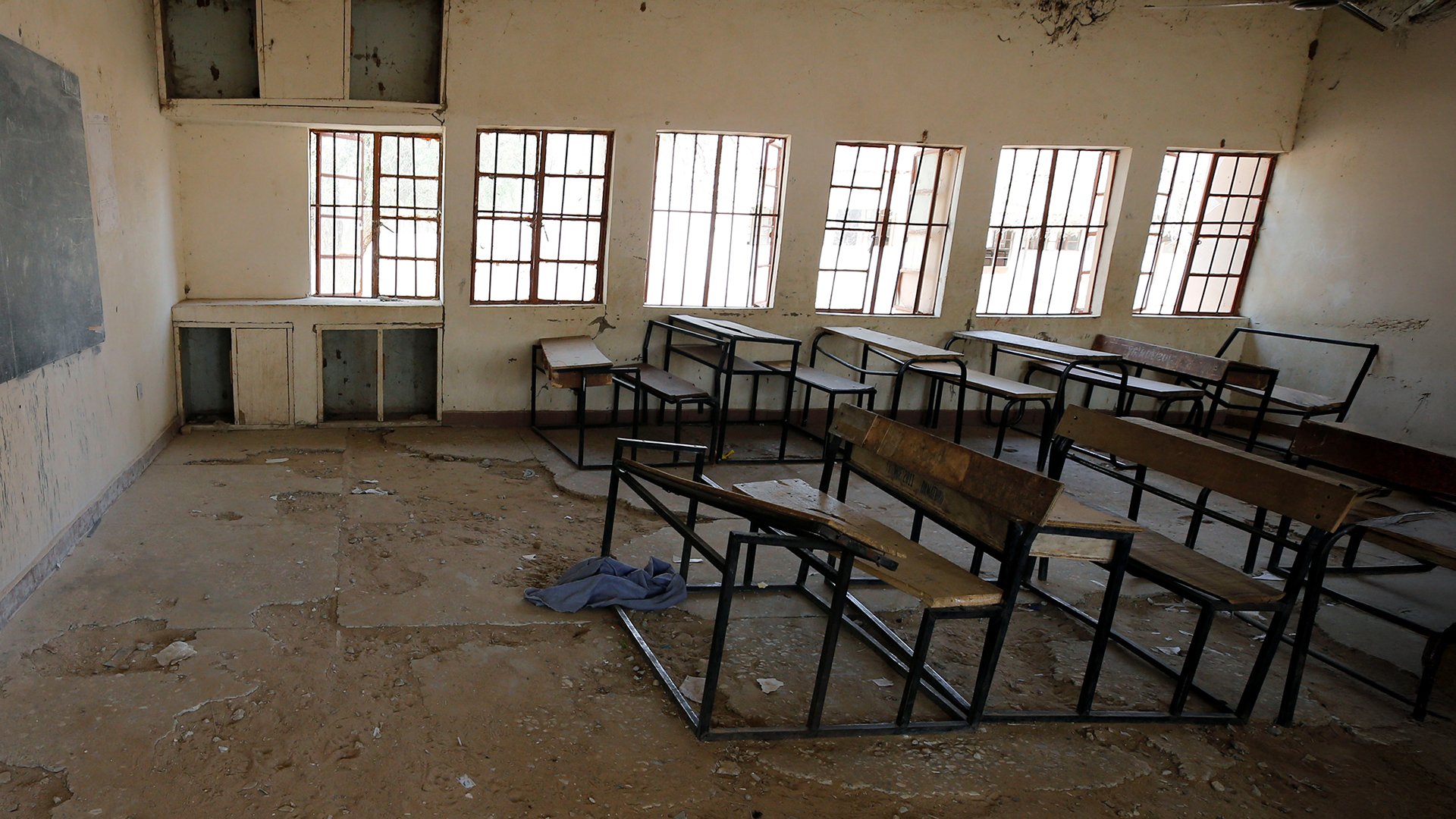 سر العداء بين المتطرفين والتعليم